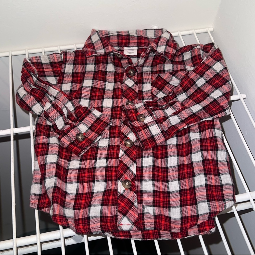 Old Navy. 6-12 M Button Down Plaid Shirt
